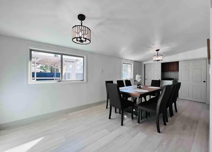 Stylish In The Heart Of W/ Private Pool Tempe