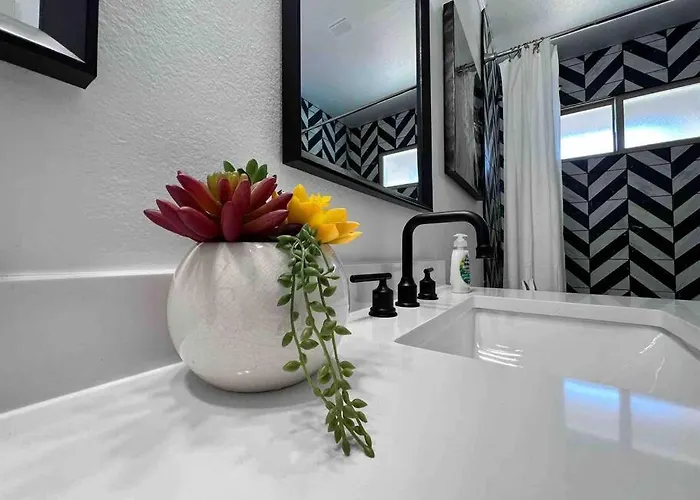 Stylish In The Heart Of W/ Private Pool * Tempe