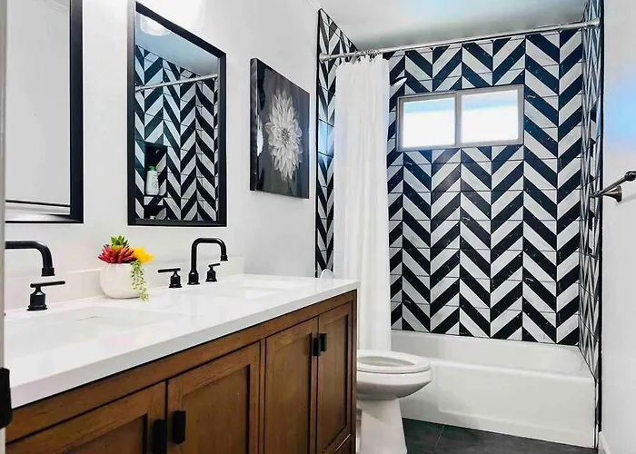 Stylish In The Heart Of W/ Private Pool Tempe
