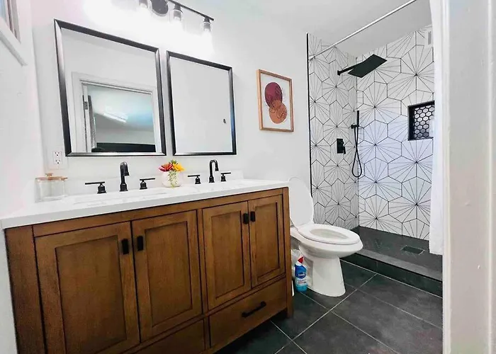 Stylish In The Heart Of W/ Private Pool Holiday home